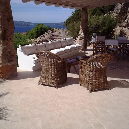 M Villa *